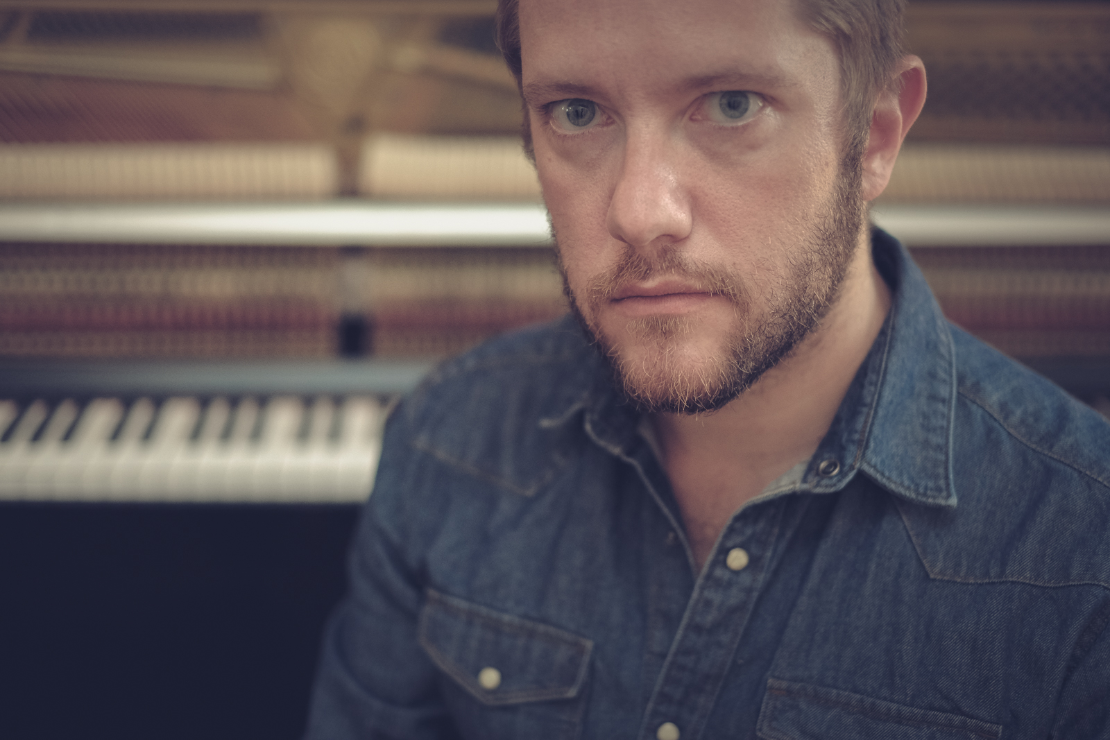 Paul Montag in front of a piano